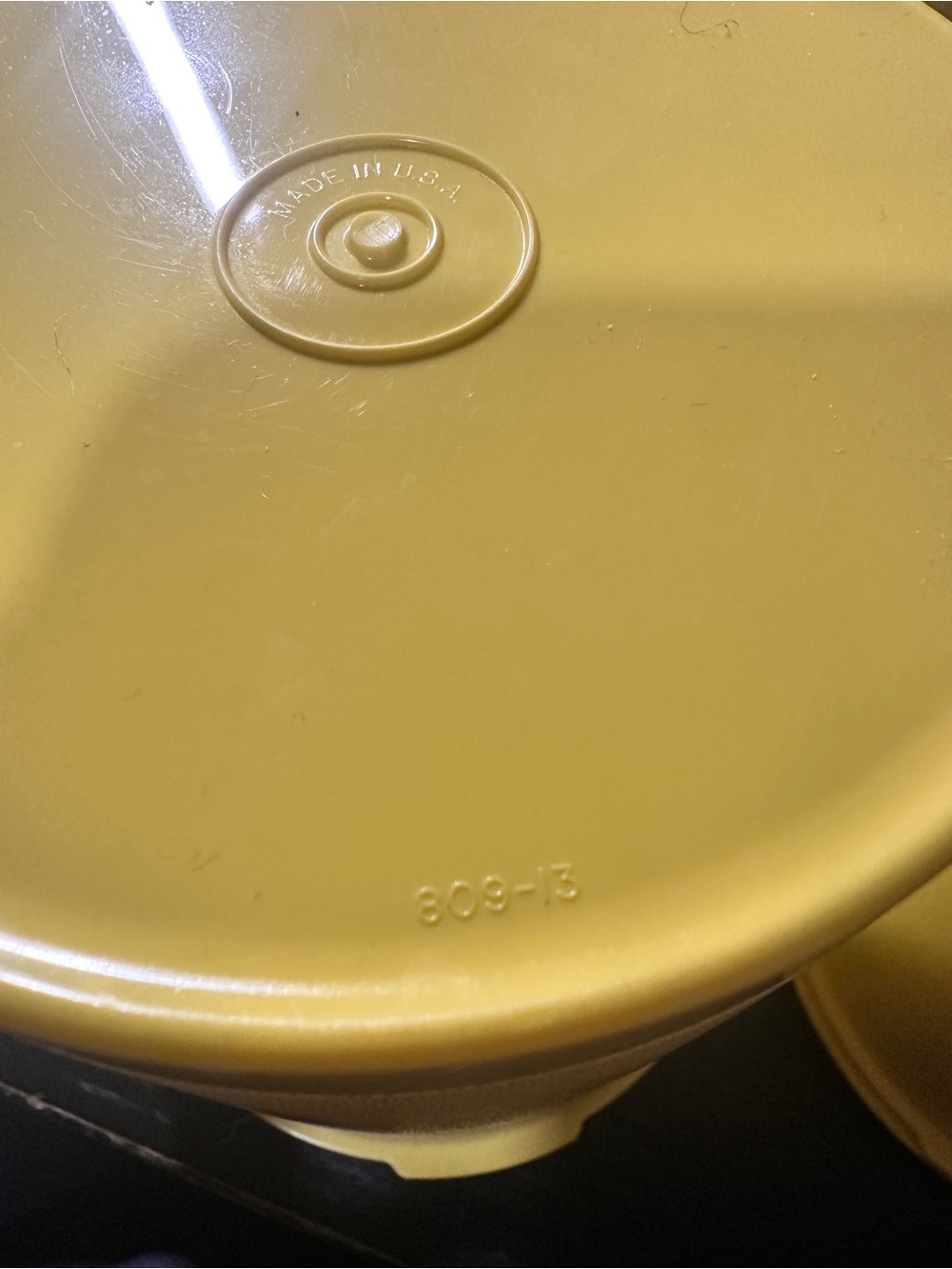 Set of 4 Tupperware Daffodil Yellow Servalier Canisters with Sunburst Lids - Picture 13 of 16